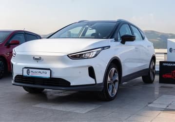 В Россию привезли хетчбэк Geely Geometry C по цене кроссовера Tugella. У него 204 л.с. и максимальная комплектация