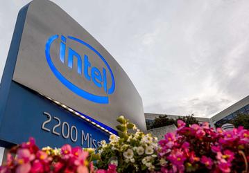 Выручка Intel продолжает падать, но компания хотя бы вернулась к прибыльности