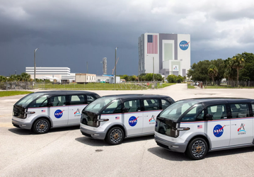 NASA впервые за 40 лет сменило машины, которые будут доставлять астронавтов на стартовую площадку