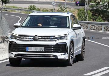 Таким будет Volkswagen Tiguan PHEV 2024. Кроссовер засняли без камуфляжа