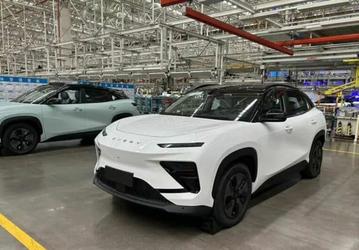 Это первый автомобиль Chery на полностью алюминиевой платформе и с автопилотом. Масса снижена на 30%, цена составит около $20 000