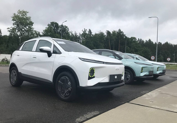 На белорусский завод BelGee привезли «народный» электромобиль Geely Geometry Е перед запуском в России