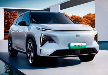 Суммарный запас хода 1,4 тыс. км. Совершенно новые китайские кроссоверы Geely Galaxy L7 прибыли в Россию: цена стартует от 3 млн рублей