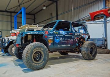 Самую крутую Lada Niva построили в Южной Африке. У неё 4-литровый мотор V8 от Lexus и мосты от Land Cruiser 80