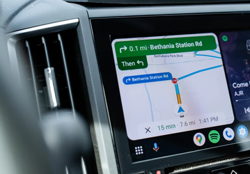 Уже началось распространение: Android Auto 10 приносит новый дизайн Google Assistant