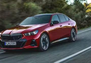 BMW остаётся в России, но работать будет на склад
