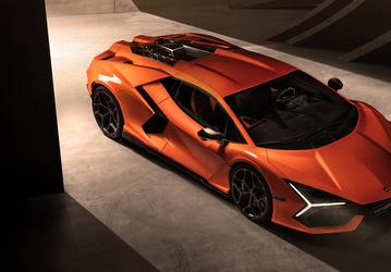 Четырехмоторный гиперкар Lamborghini Revuelto распродан на два года вперед