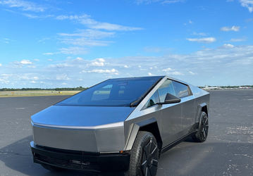 Илон Маск показал новейшую версию Tesla Cybertruck