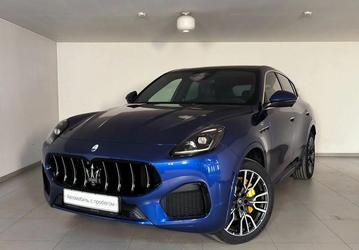 Настоящий эксклюзив: крупный российский дилер продает кроссовер Maserati Grecale GT 2023. У него 300 л.с., полный привод, 8-ступенчатый «автомат» и относительно небольшой пробег