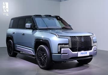 Крутой внедорожник BYD Yangwang U8 начали продавать в Китае: 1197 л.с., 1000 км на одной заправке и способность преодолевать 1,4-метровый брод