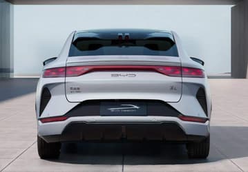 Представлен недорогой и технологичный конкурент Tesla Model Y — первые изображения нового BYD Song L и детали о нём