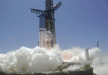 SpaceX «завела» гигантскую ракету Starship перед испытательным полётом. Не всё прошло идеально, видео