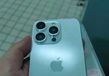 Появились реальные фотографии iPhone 15 Pro или макета нового флагмана