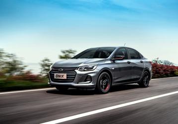 Конкурент Lada Vesta от Chevrolet стал ещё доступнее. Цена Chevrolet Onix со 132-сильным мотором, «автоматом» и топовым оснащением опустилась до 1,8 млн рублей