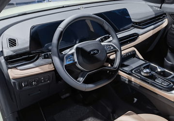За предзаказ нового гибрида JAC QX PHEV полагаются разные бонусы