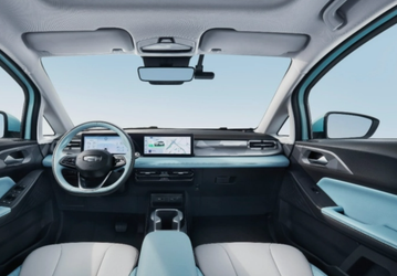 Автоматическая парковка, большие экраны, подогревы, быстрая зарядка — всего за $10 000. Представлен Geometry E Firefly