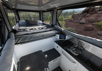 Представлен первый дом на колёсах на базе электрического Hummer