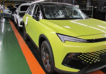 В России наладили выпуск нового кроссовера с адаптивным круиз-контролем и выдвижными ручками BAIC X55