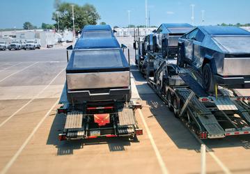 Фанаты дождались: десятки новейших Tesla Cybertruck замечены на автовозах. Сообщается, что компания отгрузила уже более 100 машин