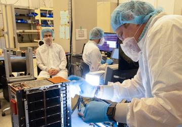 Миссия NASA по поиску льда на Луне при помощи кубсата официально завершена