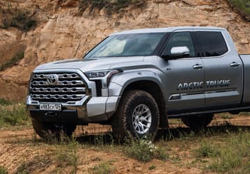 Огромная суровая «российская» Toyota за 12,5 млн рублей. Представлен пикап Toyota Tundra Arctic Trucks AT37