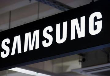 Поставки смартфонов Samsung в Россию запрещать пока не будут