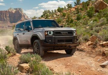 Toyota смогла удивить. Представлен Land Cruiser Prado 2024 — первый по-настоящему новый Prado за 14 лет