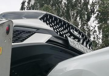 АвтоВАЗ готовится к анонсу? Новые Lada X-Cross и «заряженная» Lada Grantа замечены на автовозе