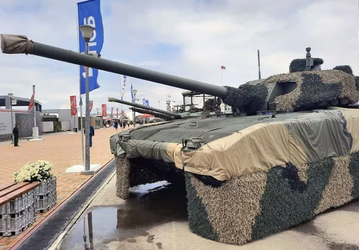 Представлены малозаметный вариант танка Т-14 «Армата» и модульная система «Тритон»