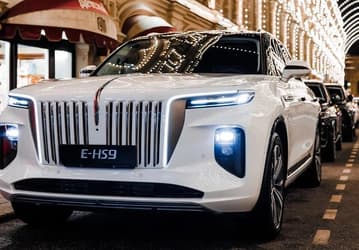Премиум-марка Hongqi объявила о скидках на свои машины в России. Сэкономить можно до 500 тыс. рублей