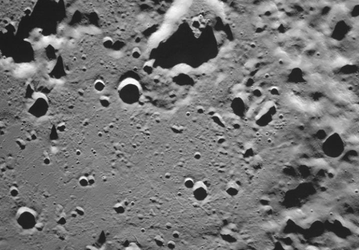 Станция «Луна-25» сделала первый снимок лунной поверхности: на фото уникальный объект