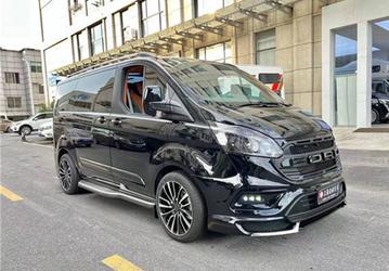 220 л.с., «автомат», богатое оснащение и повышенный комфорт. В России появились Ford Transit Custom 2023