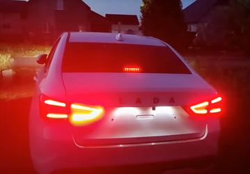 В Lada Vesta NG обнаружен новый дефект под названием «глюк стоп-сигналов» — он носит массовый характер и напрямую влияет на безопасность