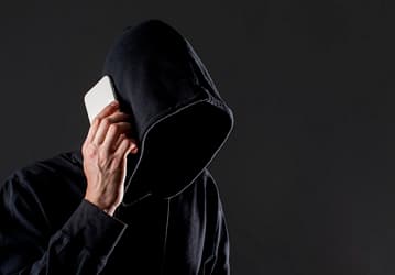 Мошенники научились притворяться техподдержкой банка. Они требуют установить «приложение для поиска уязвимостей»