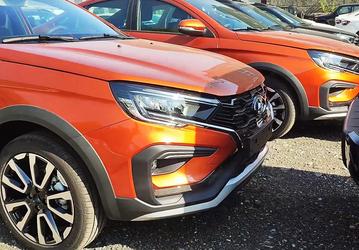 Настоящий эксклюзив: в продажу поступили Lada Vesta в ярких цветах «Сердолик» и «Марс». На всю страну — всего 240 штук