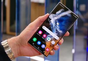 Поставкам смартфонов Samsung в Россию ничего не угрожает – их не исключили из списка параллельного импорта. При этом в обновленный перечень добавили фототехнику Canon, Fujifilm и Sony