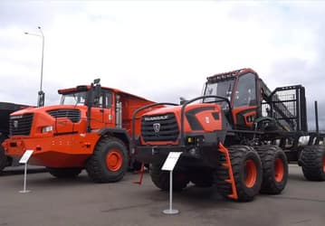 Таких КамАЗов мы еще не видели: КамАЗ-1010 и КамАЗ-1011 — восьмиколесные и с поворотной кабиной