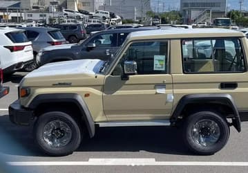 В Японии засветился рестайлинговый внедорожник Toyota Land Cruiser 70 – с короткой базой, полноценной крышей и левым рулем