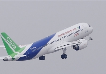 Китайский пассажирский самолет COMAC C919, сделанный на замену Airbus и Boeing, выходит за пределы Китая. Бруней купит 15 таких авиалайнеров