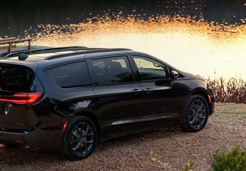 Chrysler празднует 40-летие минивэнов. Представлен Chrysler Pacifica 2024