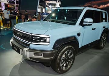 Конкурент Land Cruiser Prado 2024 и «Гелендваген» с запасом хода 1200 км. Салон BYD Leopard 5 показали в деталях