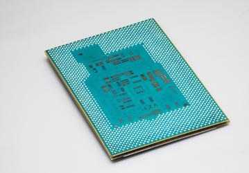 Будущие процессоры Intel будут частично стеклянными. Компания представила одну из первых в отрасли стеклянных подложек