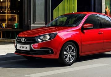 Lada Granta лишилась усилителя руля, центрального замка и регулируемой рулевой колонки. За счёт этого лифтбэк стал доступнее на целые 29 тыс. рублей