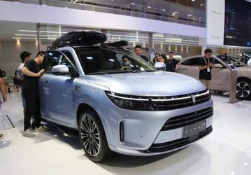 Формат Toyota Highlander, но дешевле и намного мощнее. В Китае стартовали предпродажи 5-метрового кроссовера Huawei Aito M7