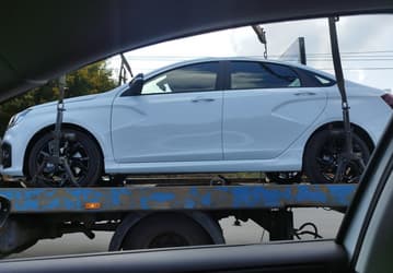 Одну из первых готовых Lada Vesta Sport засняли на дороге
