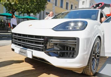 Так выглядит самый мощный Porsche Cayenne. Новейший Porsche Cayenne Turbo E-Hybrid 2024 показали на автосалоне в Мюнхене