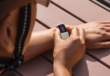Аппаратная кнопка, доступ к Google Wallet и Google Maps: Google представила умный браслет Fitbit Charge 6