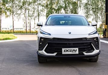 В Россию приехал «ураганный» кроссовер Forthing T5 EVO HEV: 347 л.с., расход 5,3 л / 100 км и 1160 км на 55 литрах бензина