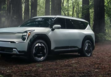 Кроссовер Kia EV9 2024 неожиданно оказался очень доступным. В США объявили стоимость базовой версии нового флагмана Kia