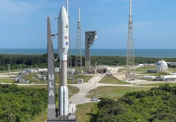 Ракета Atlas V вместе со шпионским спутником возвращены на стартовую площадку
